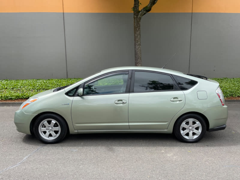 Toyota Prius 2009 price $7,495