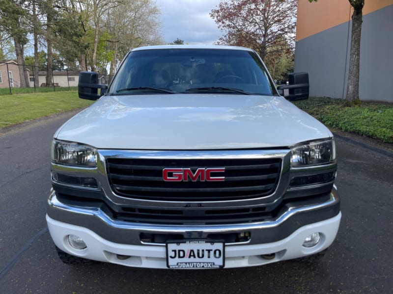 GMC Sierra 2500HD 2005 price $19,995