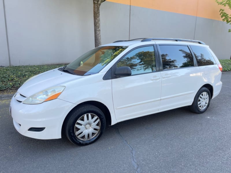 Toyota Sienna 2006 price $2,995