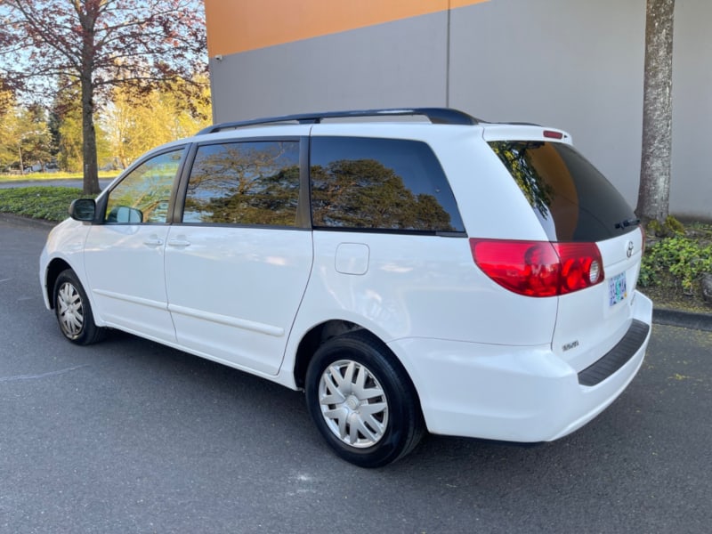 Toyota Sienna 2006 price $2,995