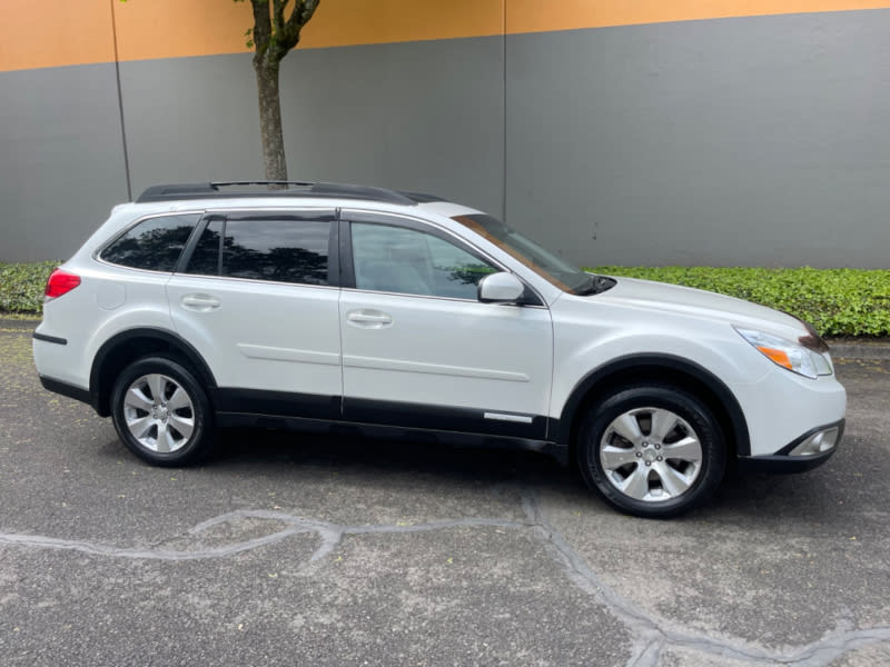 Subaru Outback 2011 price $9,995