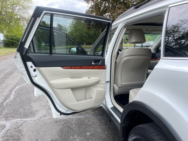 Subaru Outback 2011 price $9,995