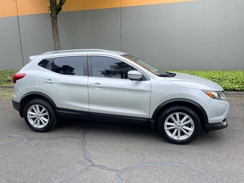 Nissan Rogue 2017 price $11,995