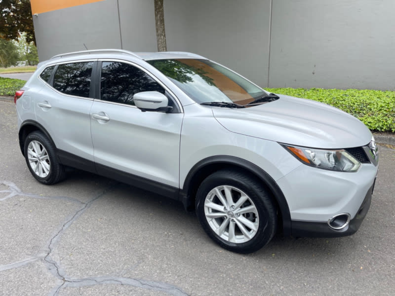 Nissan Rogue 2017 price $11,995