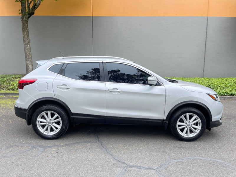 Nissan Rogue 2017 price $11,995