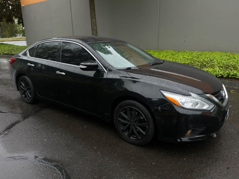 Nissan Altima 2018 price $10,995