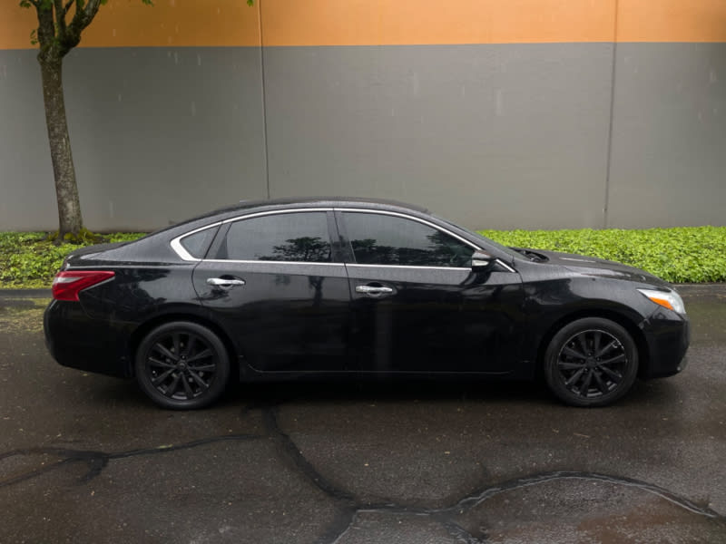 Nissan Altima 2018 price $10,995