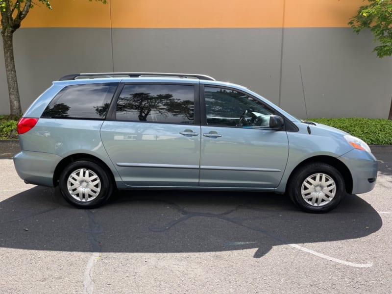 Toyota Sienna 2006 price $5,495