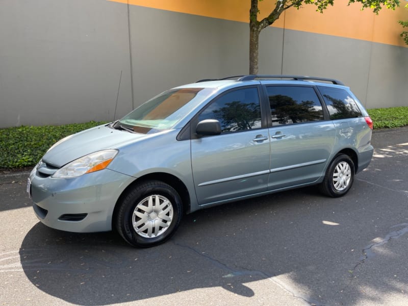 Toyota Sienna 2006 price $5,495