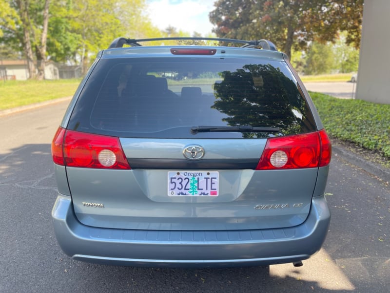 Toyota Sienna 2006 price $5,495