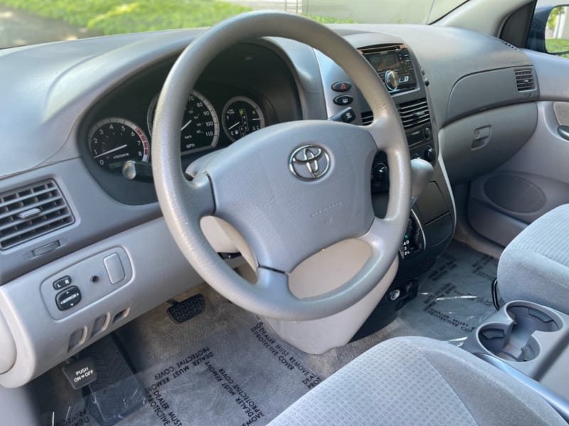 Toyota Sienna 2006 price $5,495