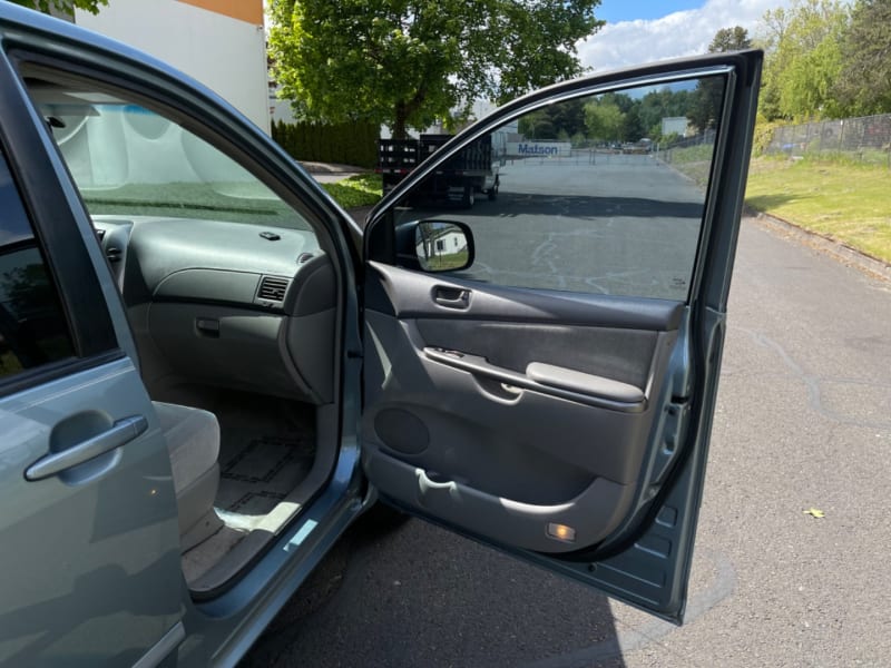 Toyota Sienna 2006 price $5,495