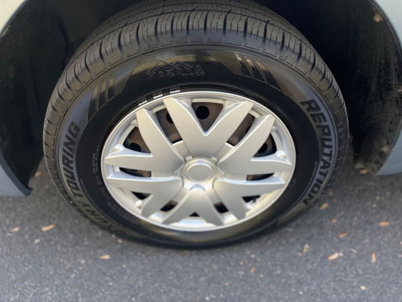 Toyota Sienna 2006 price $5,495