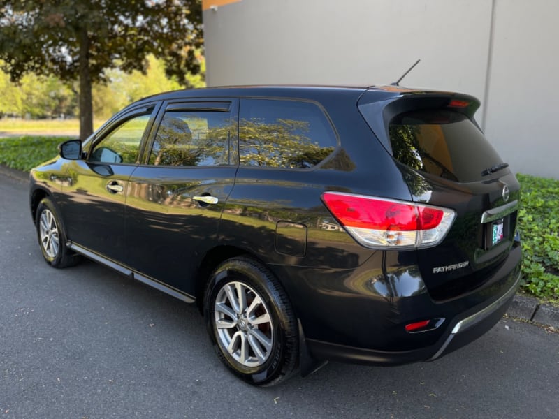 Nissan Pathfinder 2016 price $11,995