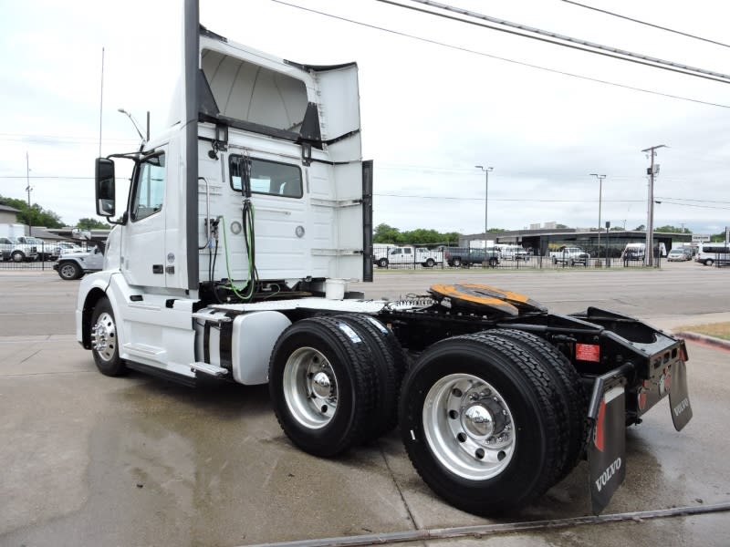 Volvo VNL DAY CAB (FCAM) 2017 price $69,900