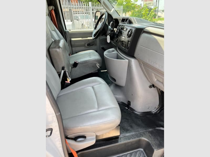 Ford E-350 2015 price $9,500