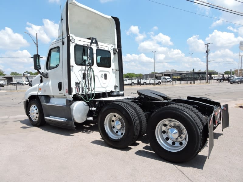 Freightliner CASCADIA DAY CAB (FCAM) 2015 price $29,900