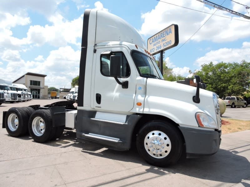 Freightliner CASCADIA DAY CAB (FCAM) 2015 price $19,000