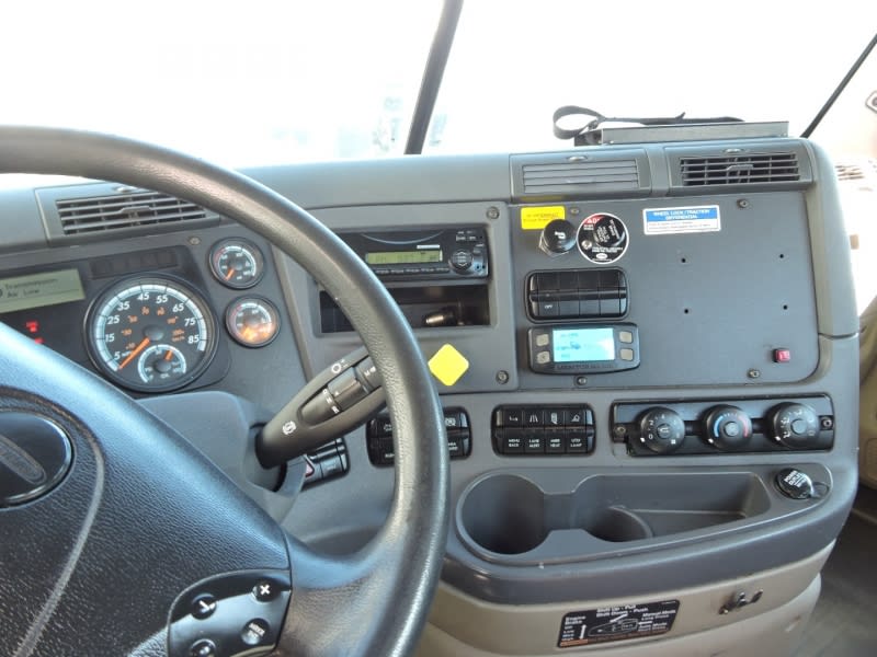 Freightliner CASCADIA DAY CAB (FCAM) 2015 price $24,900