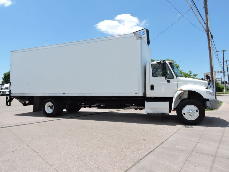 International 4300 26 FOOT BOX TRUCK 2016 price $79,900