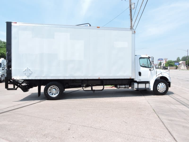 Freightliner M2 24 FOOT BOX TRUCK LIFTGATE 2008 price $16,000