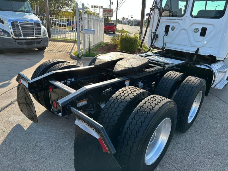 Freightliner CASCADIA DAY CAB 2014 price $30,000