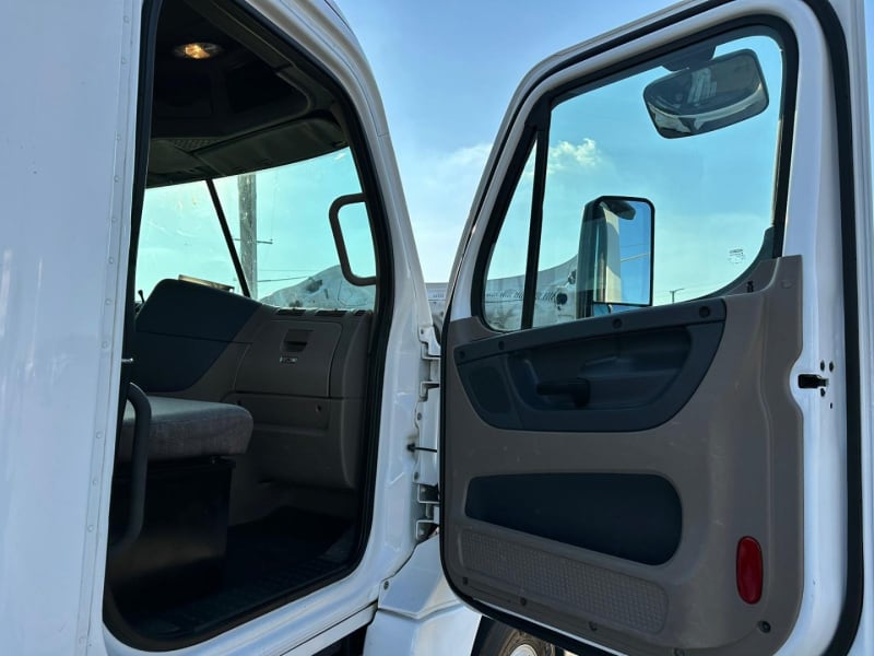 Freightliner CASCADIA DAY CAB 2014 price $30,000