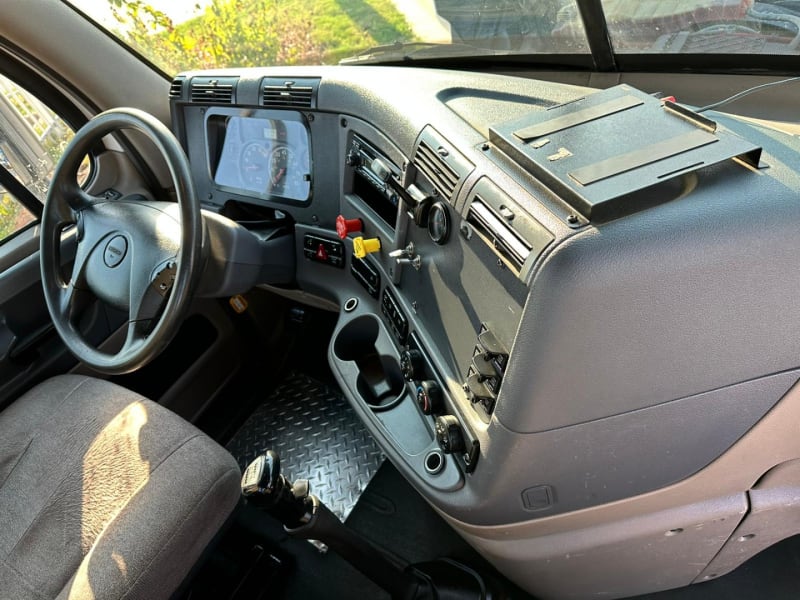Freightliner CASCADIA DAY CAB 2014 price $30,000