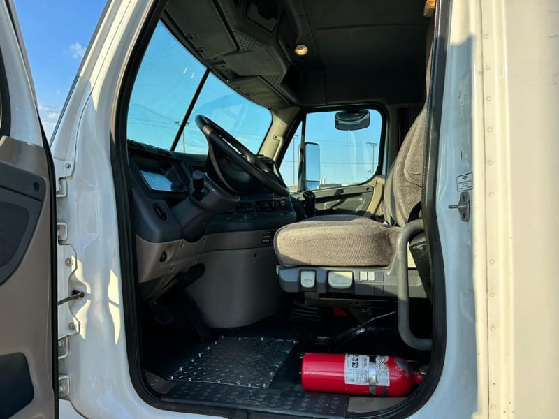 Freightliner CASCADIA DAY CAB 2014 price $30,000