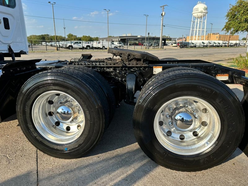 Freightliner CASCADIA DAY CAB 2014 price $30,000