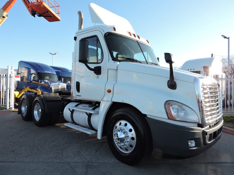 Freightliner CASCADIA DAY CAB 2011 price $34,900
