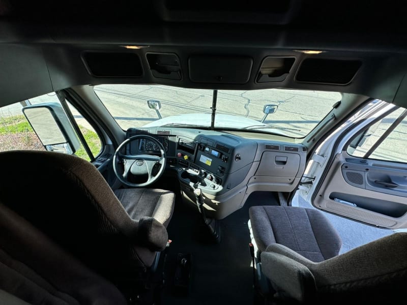 Freightliner CASCADIA SLEEPER MANUAL 2016 price $29,900