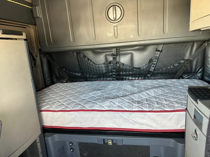 Freightliner CASCADIA SLEEPER 2015 price $34,900