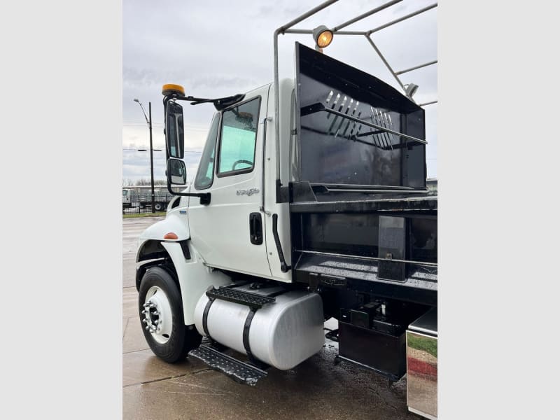 International DURASTAR 4400 DUMP TRUCK 14 FT 2012 price $29,900