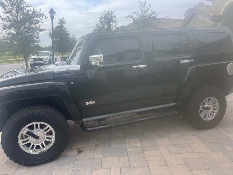 Hummer H3 2009 price $9,499