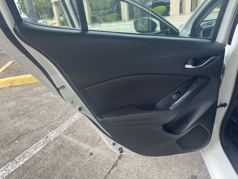 Mazda Mazda3 5-Door 2018 price $13,999