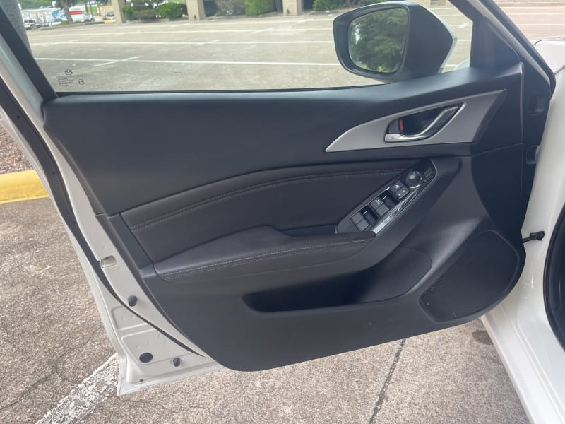 Mazda Mazda3 5-Door 2018 price $13,999