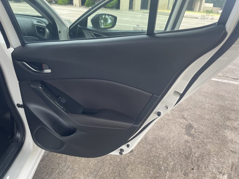 Mazda Mazda3 5-Door 2018 price $13,999