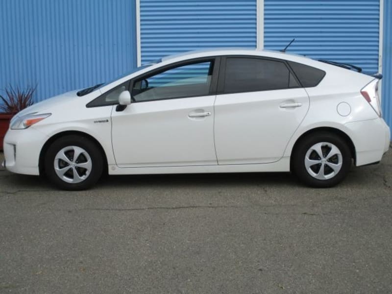 Toyota Prius 5D Hatchback 2013 price $9,500