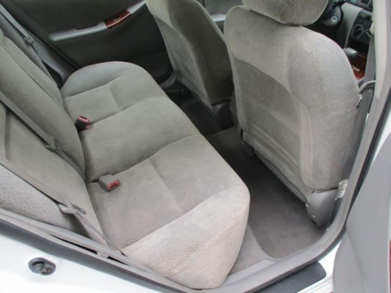 Toyota Corolla LE 4D Sedan 2004 price $5,990