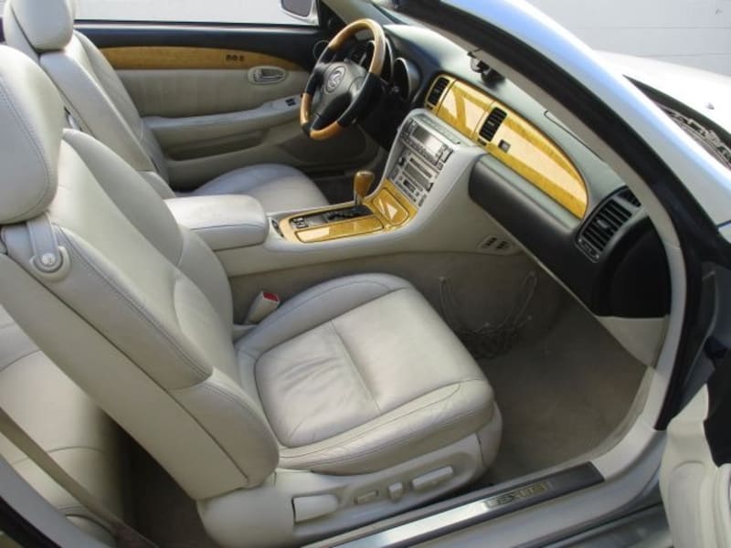 Lexus SC430 Convertible 2002 price $9,600