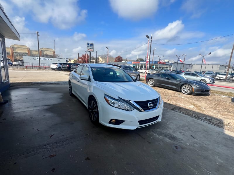 Nissan Altima 2018 price $10,995