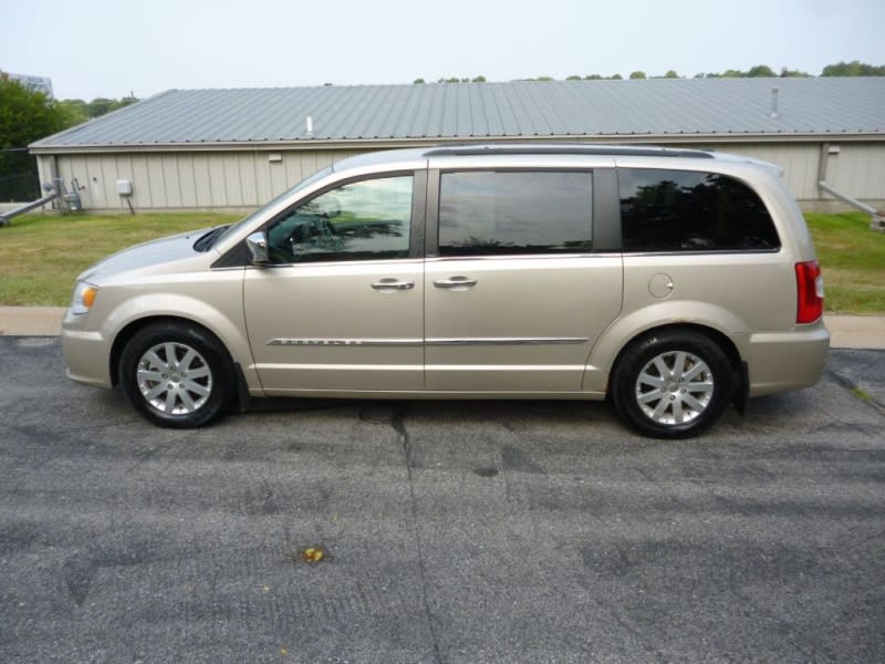 CHRYSLER TOWN & COUNTRY 2012 price $5,999