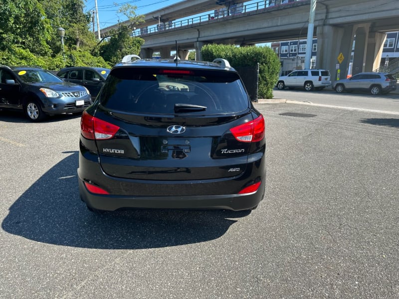 Hyundai Tucson 2013 price $11,795