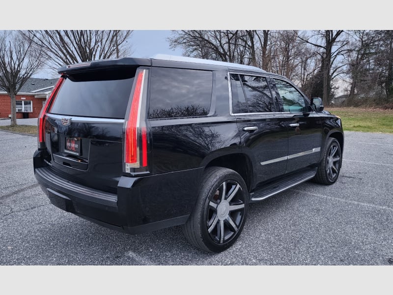 Cadillac Escalade 2017 price $32,499