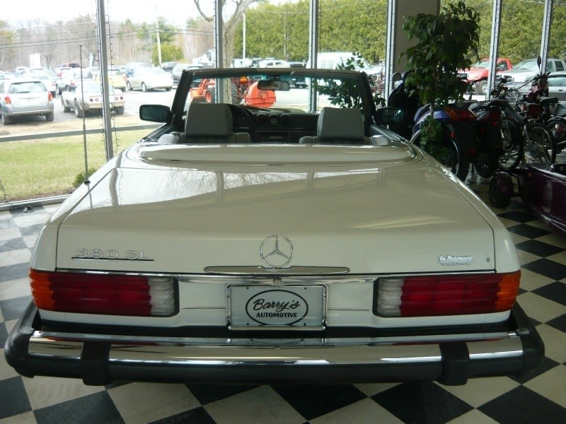 Mercedes-Benz 380 SL Convertiable 1985 price $30,000