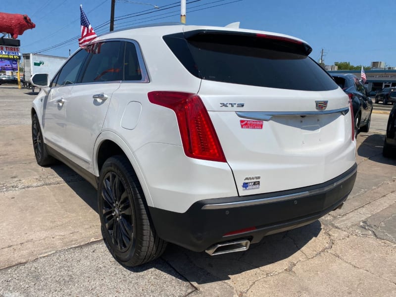 Cadillac XT5 2018 price $28,800