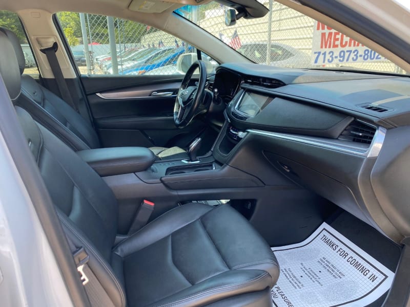 Cadillac XT5 2018 price $28,800