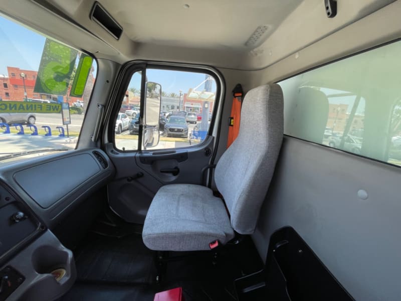 Freightliner M2 2015 price $33,300 Cash