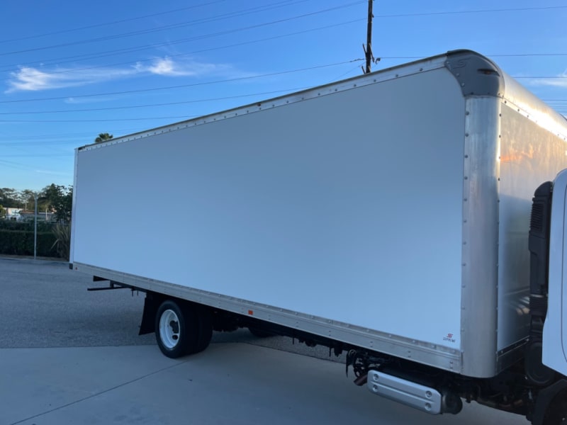 Hino 195 BOX TRUCK 2019 price $27,000 Cash